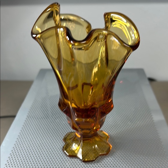 Fenton Handkerchief Amber Glass Vase Elegant Home Accent - Picture 7 of 10